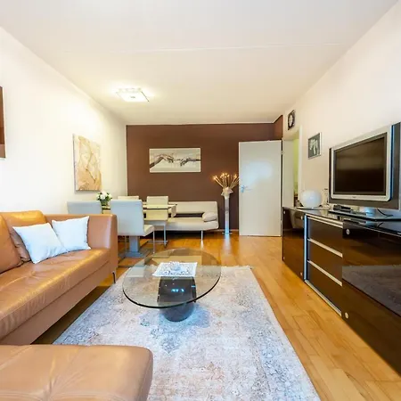 Apartment Anyroomdirect Private In Laatzen Near Exhibition Agency