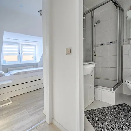 Apartment Anyroomdirect Private In Laatzen Near Exhibition Agency *