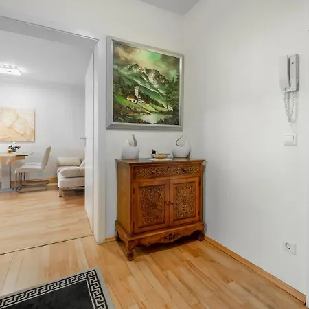 Apartment Anyroomdirect Private In Laatzen Near Exhibition Agency